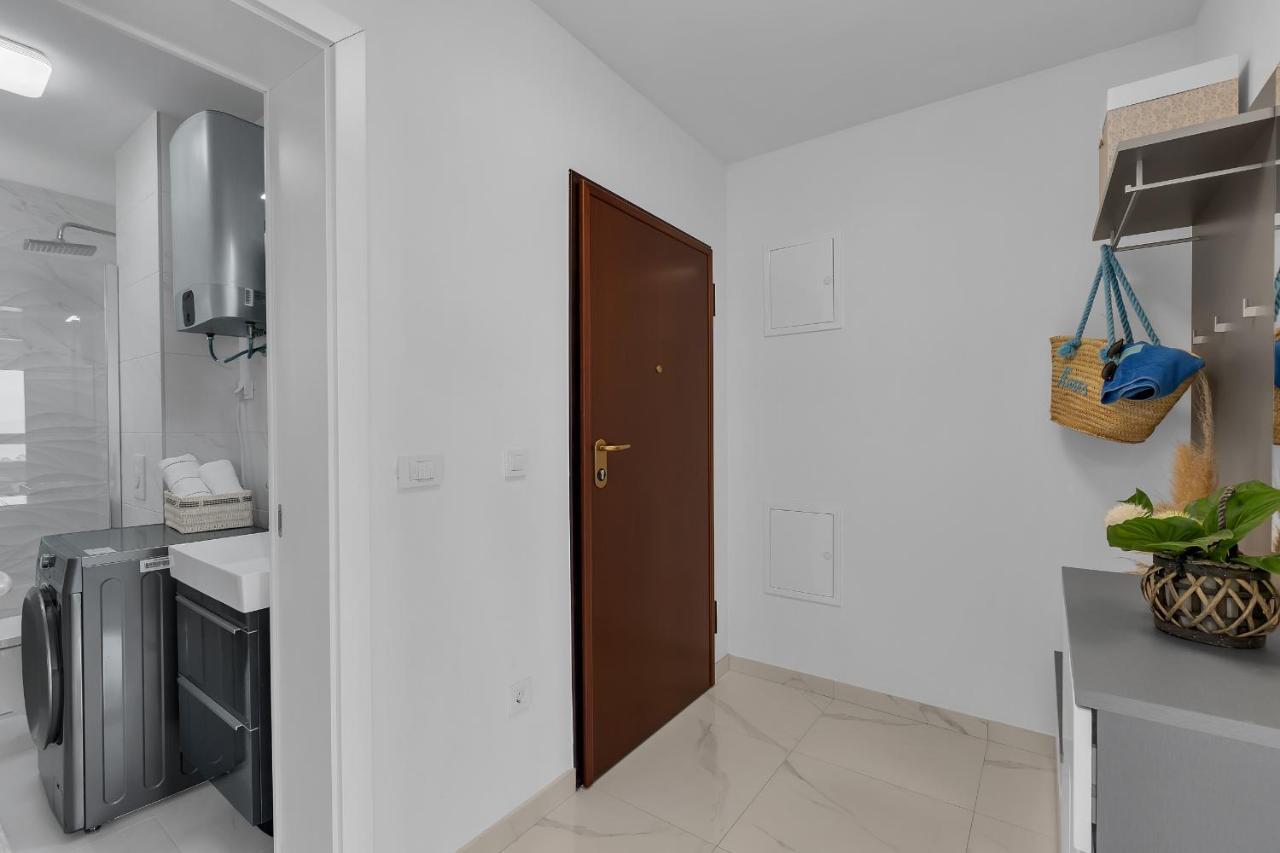 Apartment Navis, Sea View Макарска Экстерьер фото