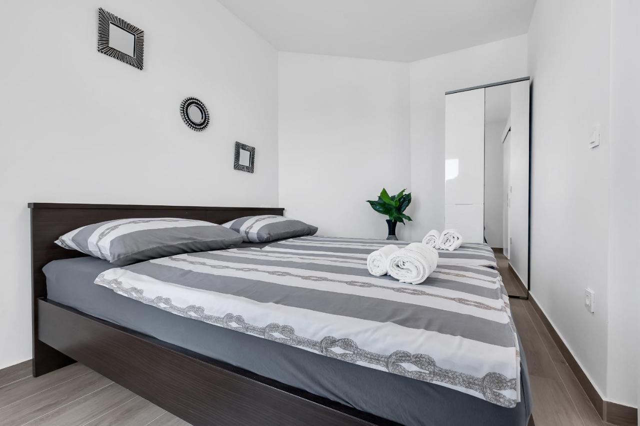 Apartment Navis, Sea View Макарска Экстерьер фото